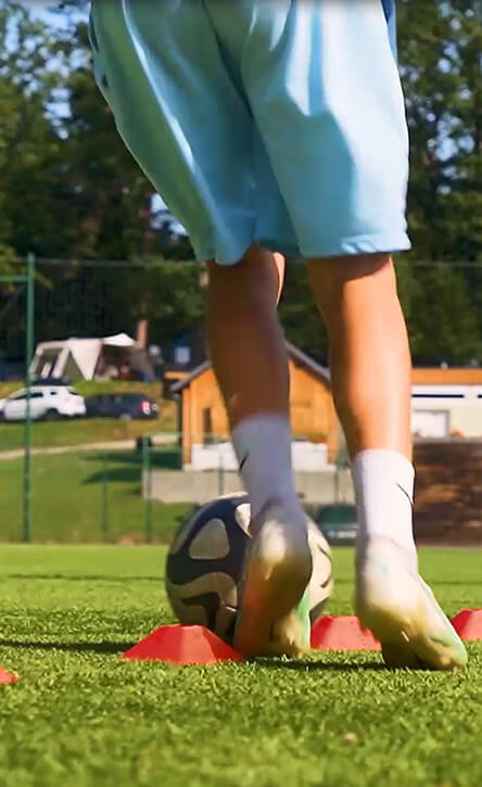 Partie de foot : activité sportive au camping Lefébure, camping 2 étoiles en Alsace à Orbey, près de Colmar