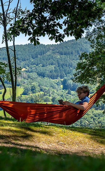 Moment de détente au camping Lefébure, camping 2 étoiles en Alsace à Orbey, près de Colmar