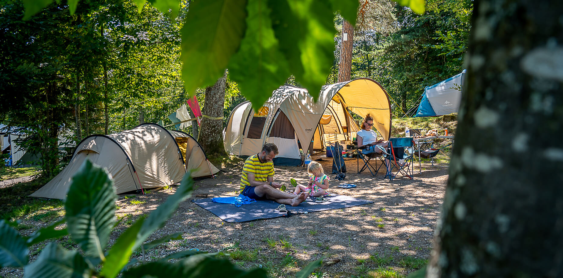 Emplacement de camping espacés pour tente au camping 2 étoiles en Alsace à Orbey Lefébure, près de Colmar