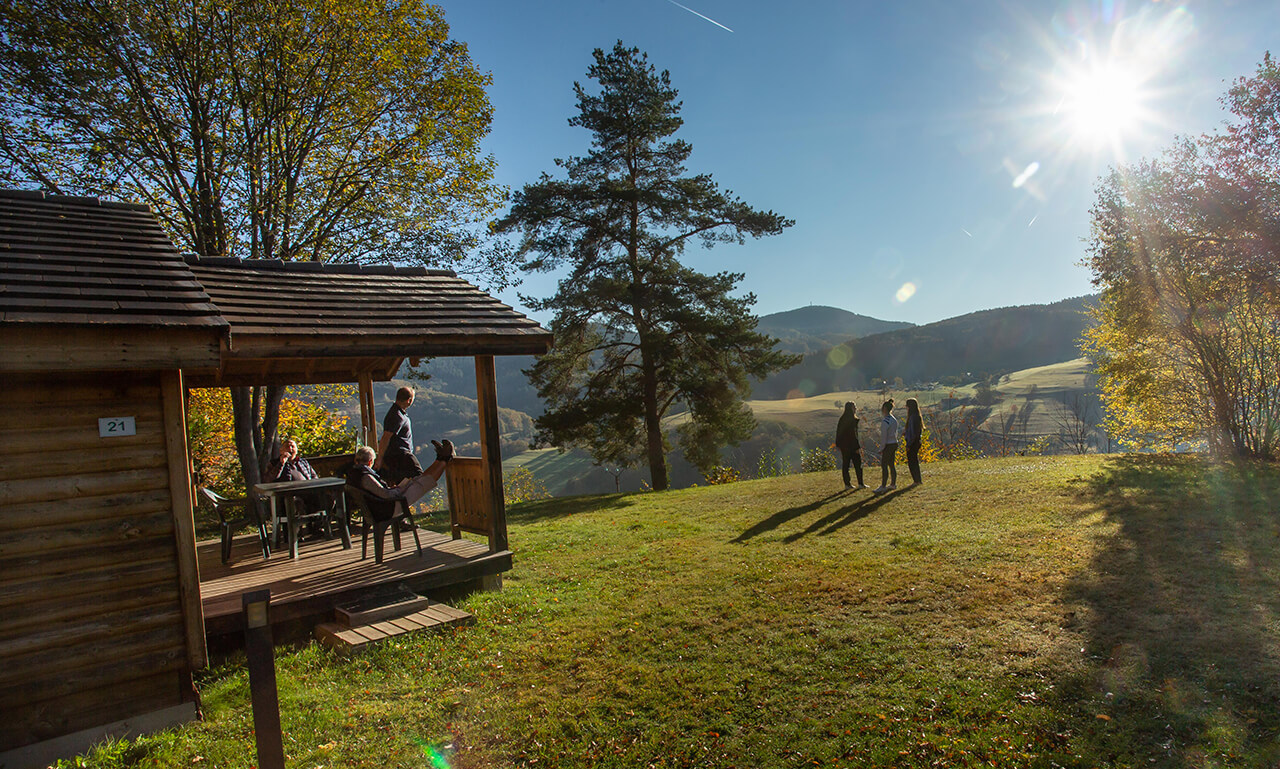 Vue extérieure du chalet CHARLAY 21 en location au camping Lefébure en Alsace à Orbey