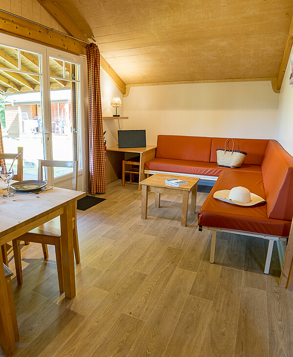 Vue intérieure du chalet Charlay 22 en location au camping Lefébure, camping 2 étoiles en Alsace