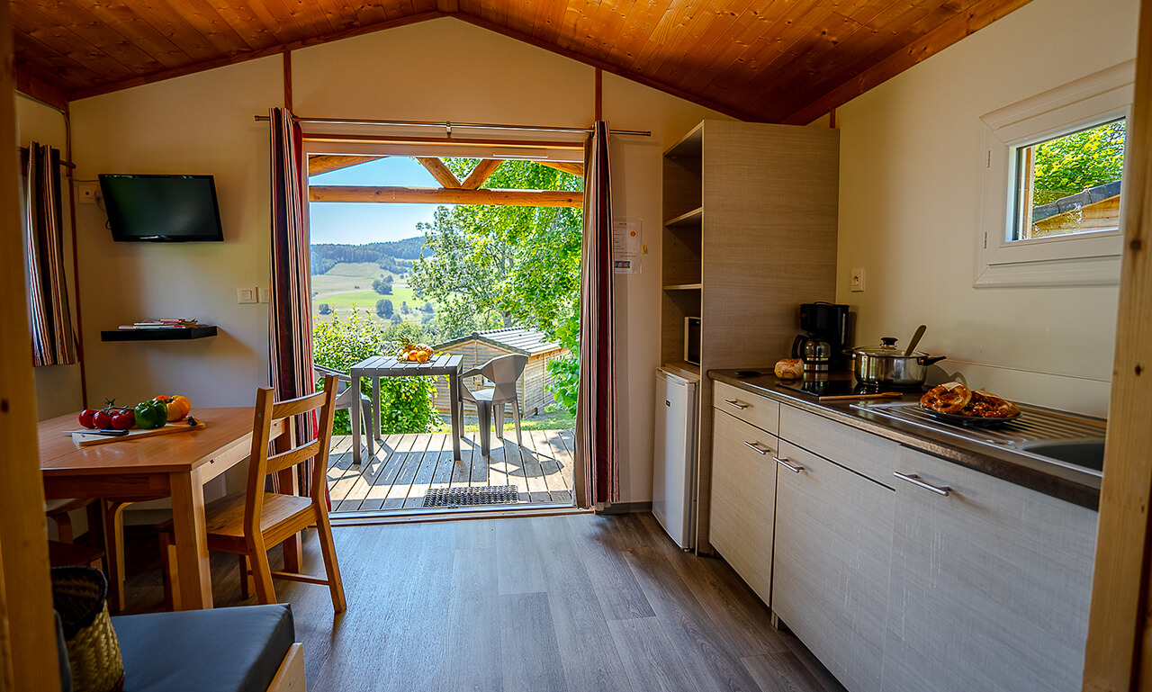 Cuisine du chalet farniente en location au camping dans le Haut-Rhin Lefébure