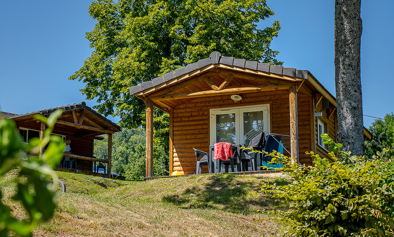 Vue du chalet farniente en location au camping en Alsace Lefébure à Orbey
