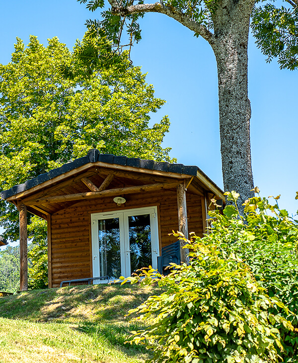 Vue du chalet farniente en location au camping Lefébure, camping 2 étoiles près de Colmar